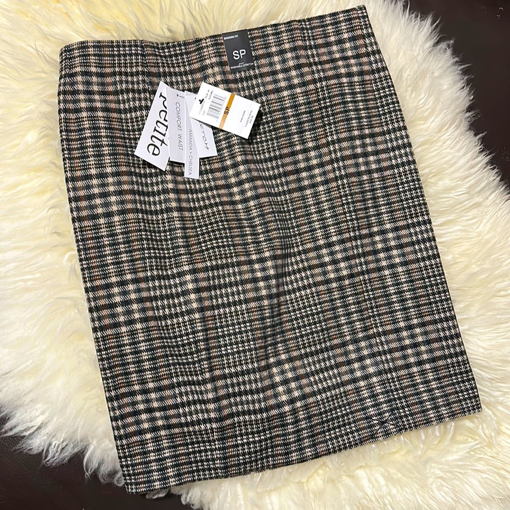 Amanda + Chelsea pencil skirt NWT